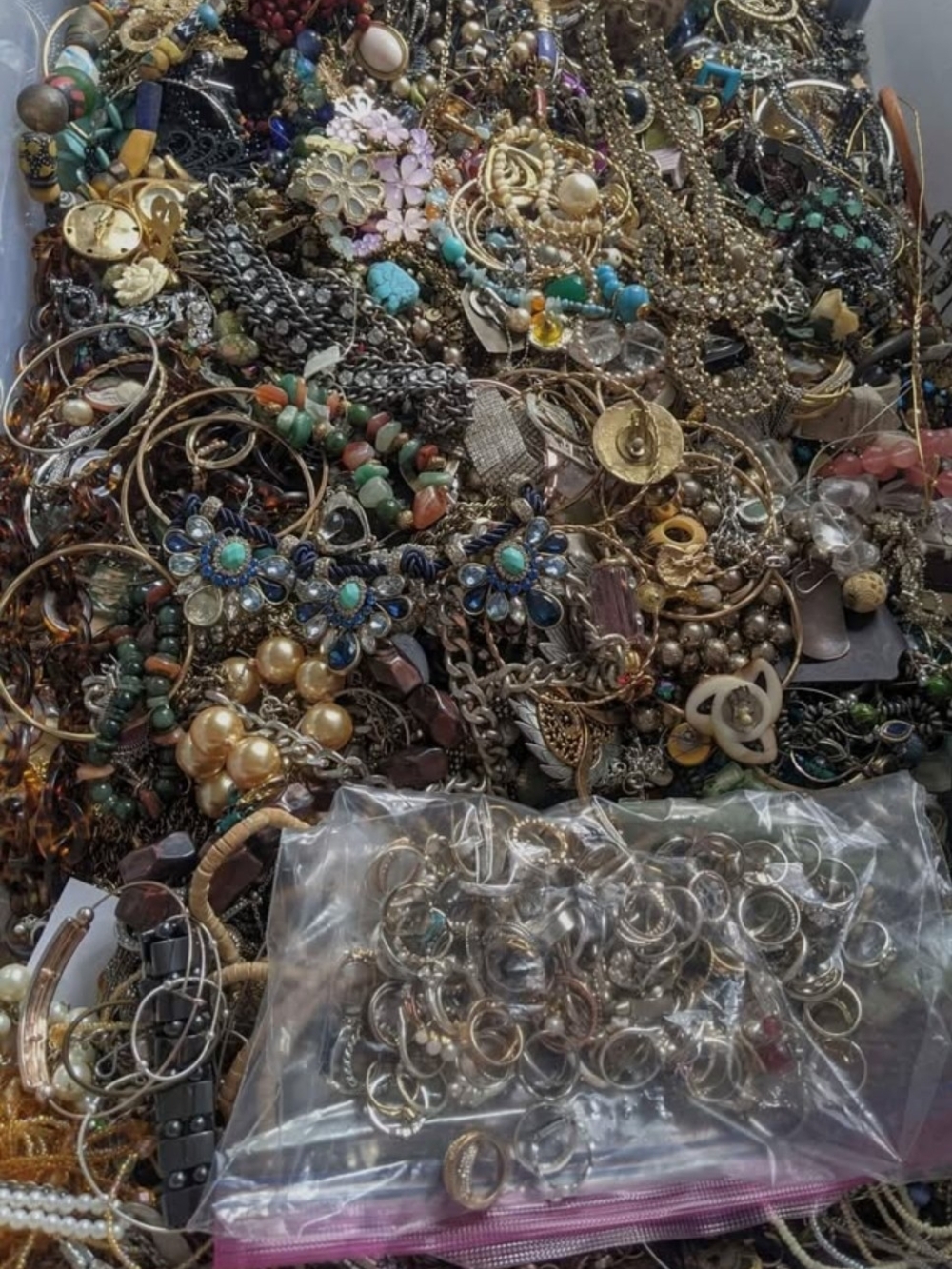 2 pounds jewelry lot costume vintage rings necklaces bracelets earrings pins - Picture 2 of 8